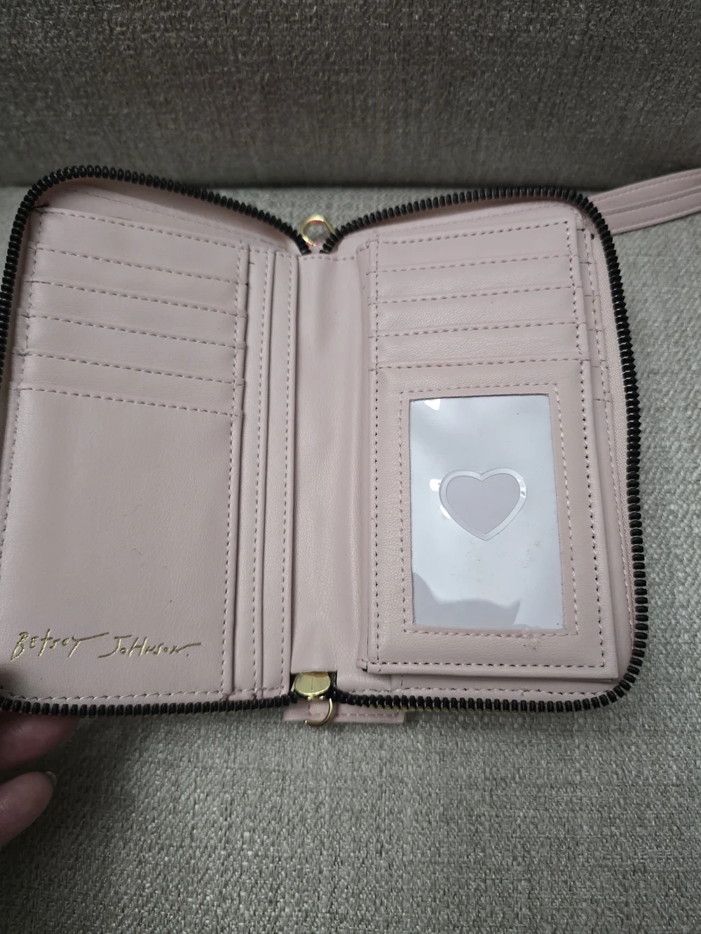 NWT Betsey Johnson XOKARA Blush Heart Zip Around Wallet